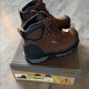 NWT KEEN Men's Black and Brown Utility Boots